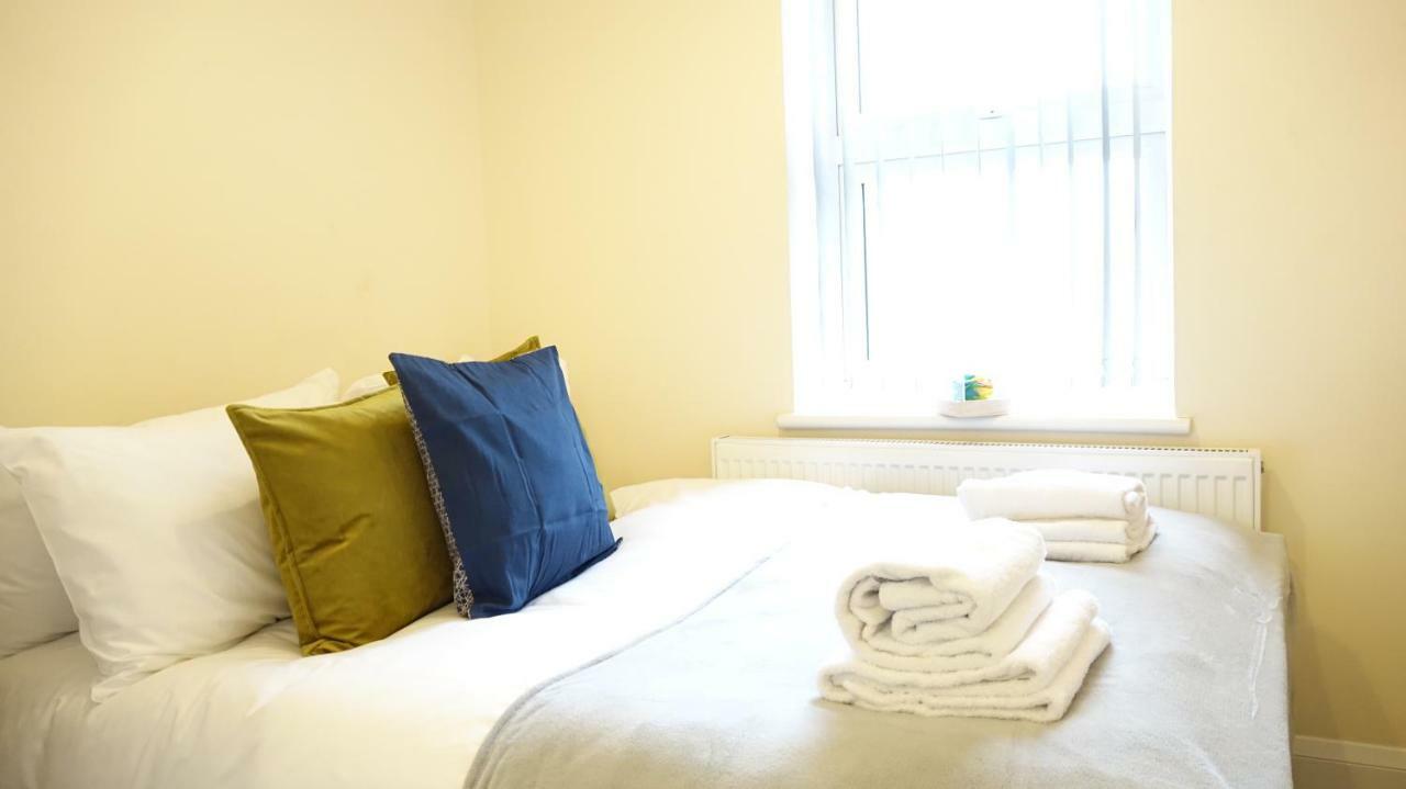 Heathrow Ensuite Rooms- Auto Check In London Exterior photo