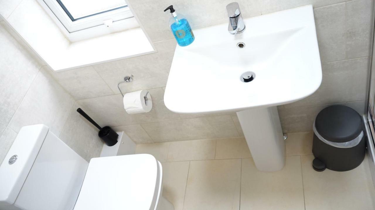 Heathrow Ensuite Rooms- Auto Check In London Exterior photo
