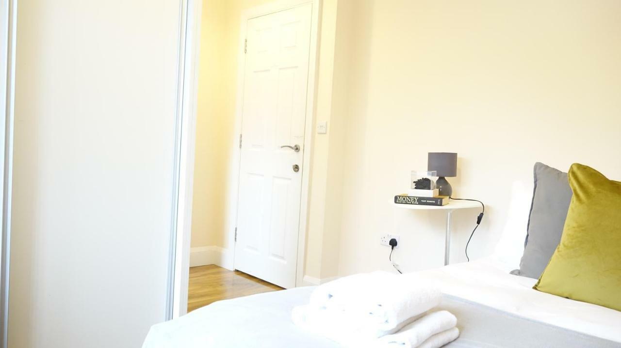Heathrow Ensuite Rooms- Auto Check In London Exterior photo