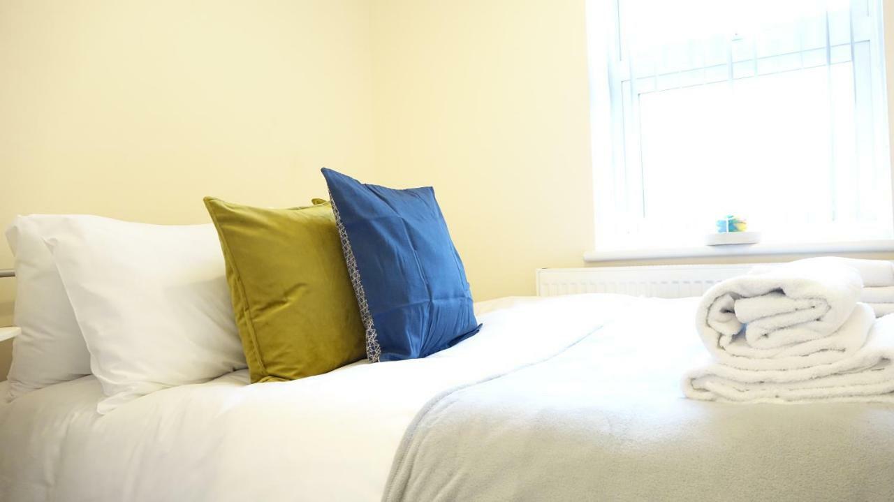 Heathrow Ensuite Rooms- Auto Check In London Exterior photo