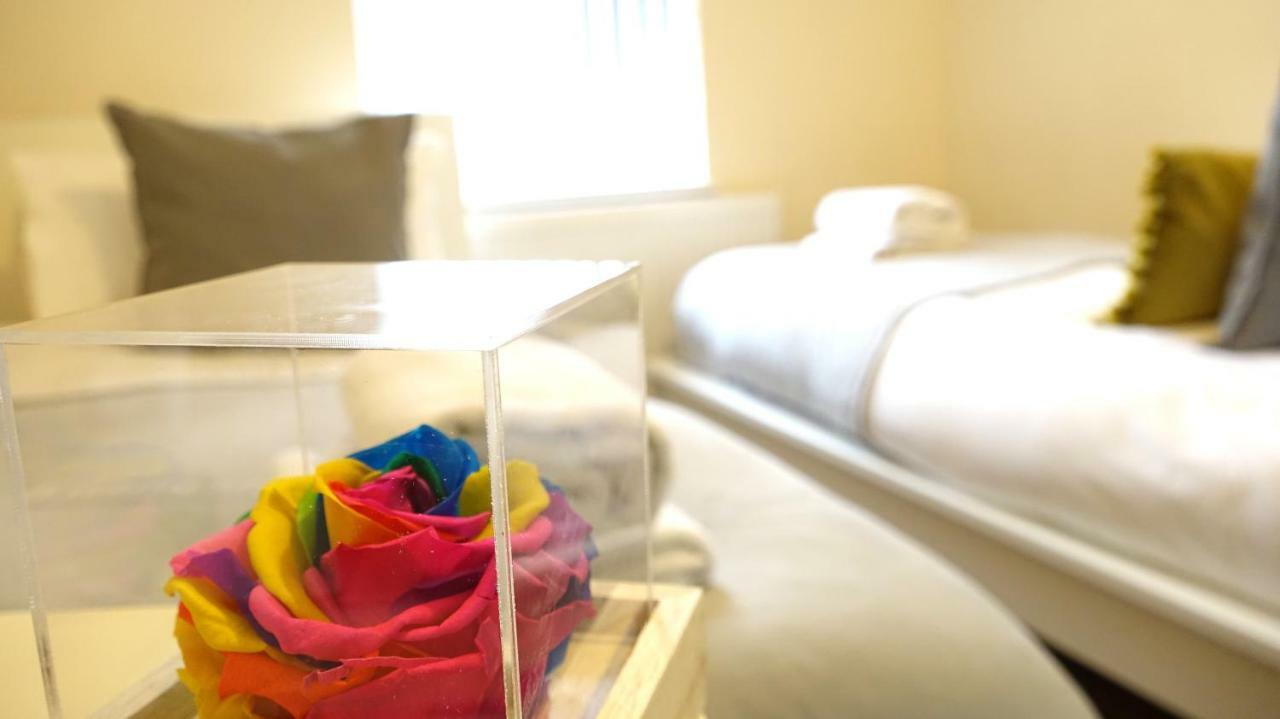 Heathrow Ensuite Rooms- Auto Check In London Exterior photo