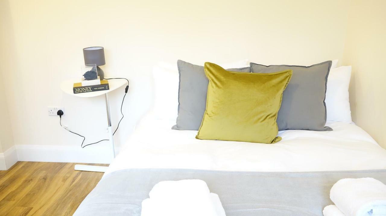 Heathrow Ensuite Rooms- Auto Check In London Exterior photo