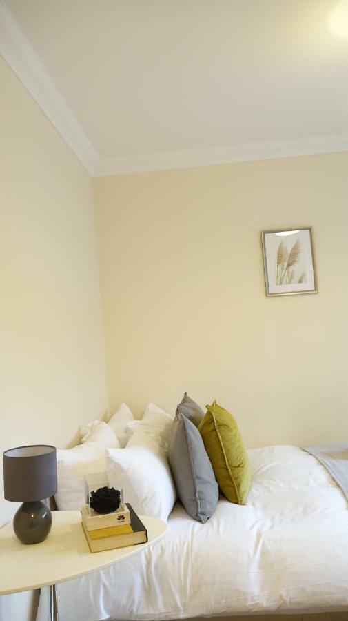 Heathrow Ensuite Rooms- Auto Check In London Exterior photo