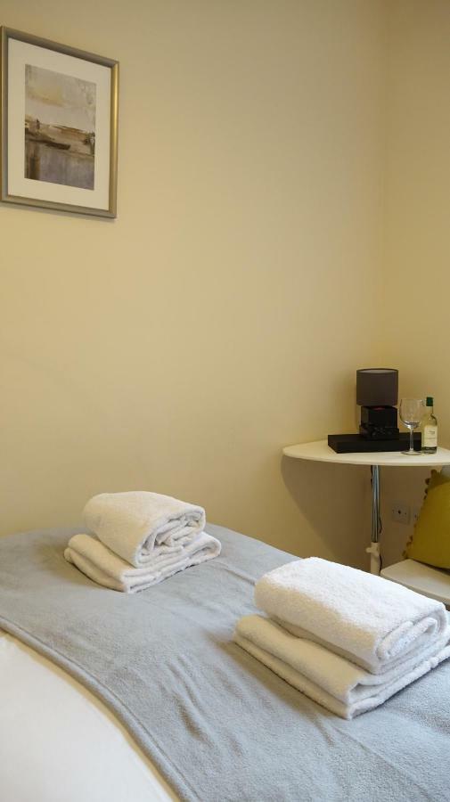Heathrow Ensuite Rooms- Auto Check In London Exterior photo