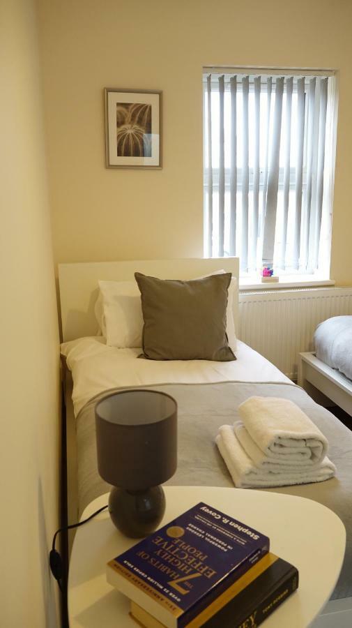 Heathrow Ensuite Rooms- Auto Check In London Exterior photo