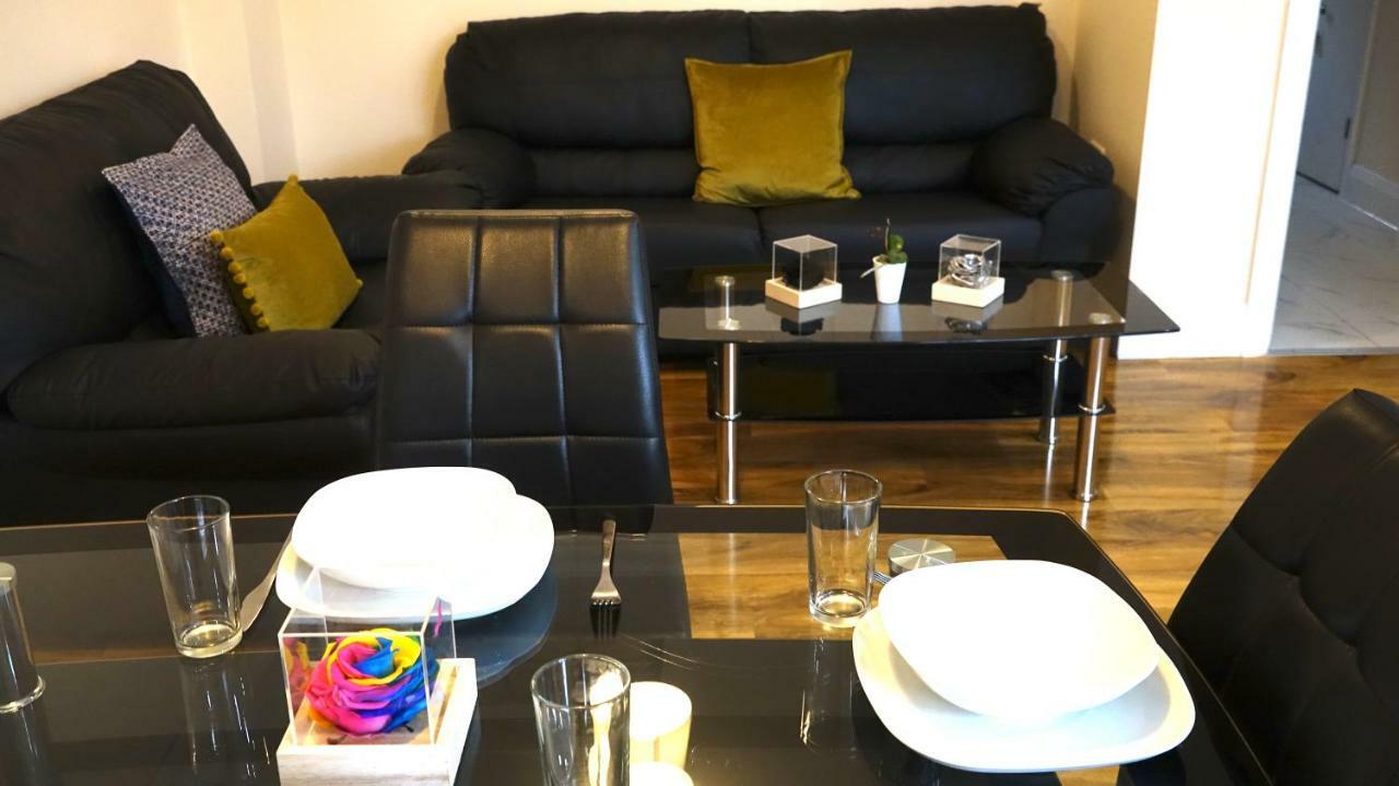 Heathrow Ensuite Rooms- Auto Check In London Exterior photo
