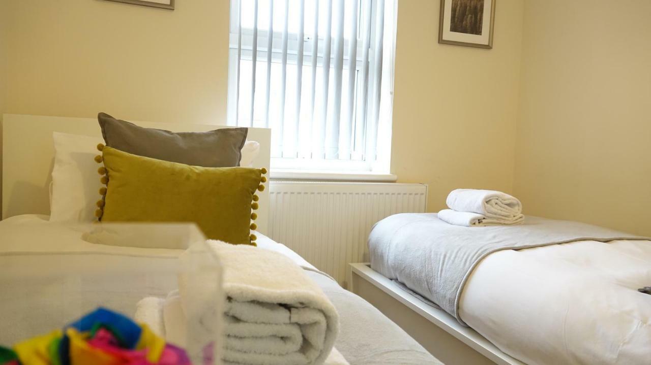 Heathrow Ensuite Rooms- Auto Check In London Exterior photo