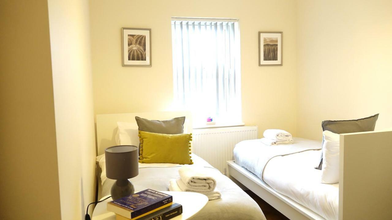 Heathrow Ensuite Rooms- Auto Check In London Exterior photo