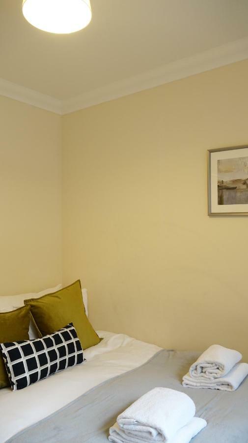 Heathrow Ensuite Rooms- Auto Check In London Exterior photo
