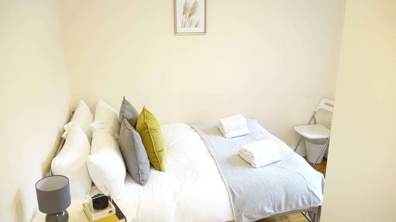 Heathrow Ensuite Rooms- Auto Check In London Exterior photo