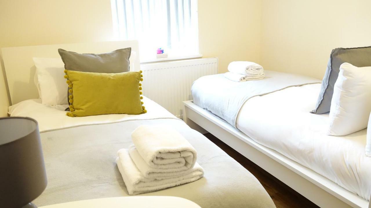 Heathrow Ensuite Rooms- Auto Check In London Exterior photo